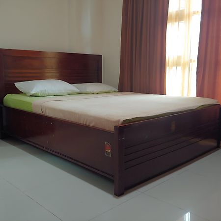 Hotel Oyo 3894 Karunia Muslim Syariah à Jakarta Extérieur photo