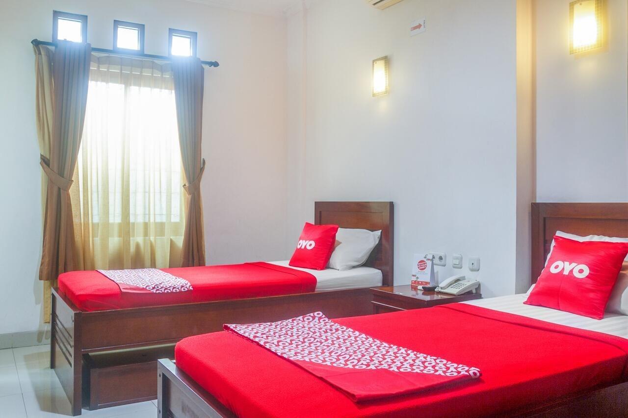 Hotel Oyo 3894 Karunia Muslim Syariah à Jakarta Extérieur photo