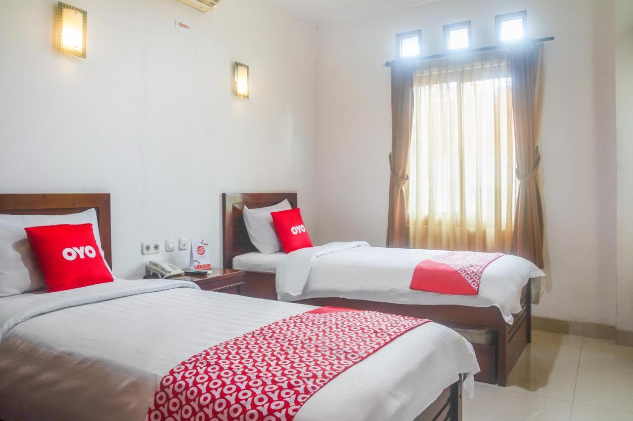 Hotel Oyo 3894 Karunia Muslim Syariah à Jakarta Extérieur photo