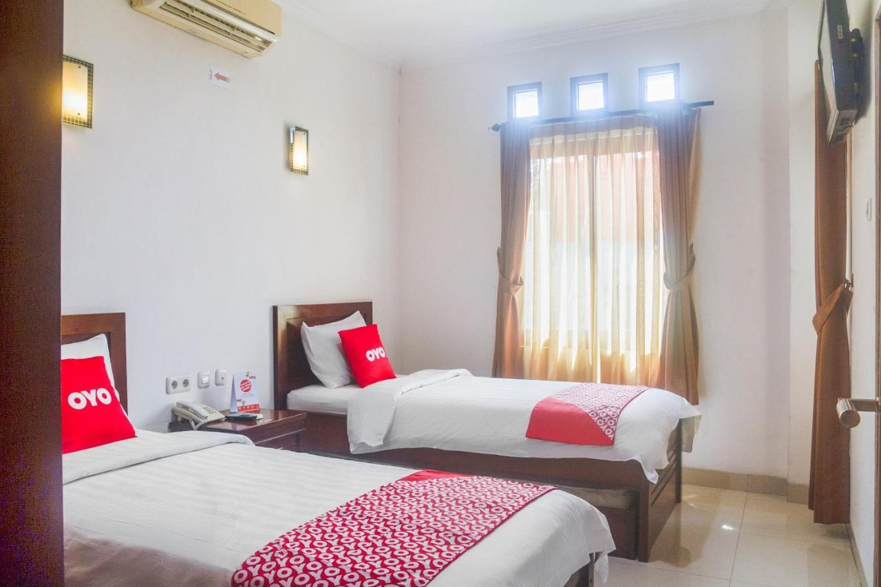 Hotel Oyo 3894 Karunia Muslim Syariah à Jakarta Extérieur photo