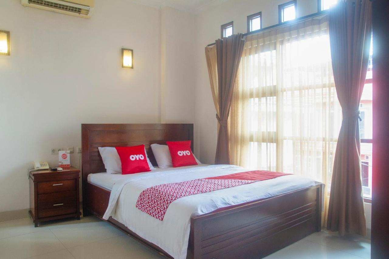 Hotel Oyo 3894 Karunia Muslim Syariah à Jakarta Extérieur photo