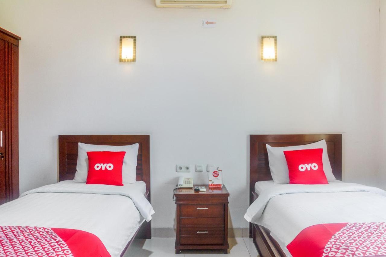 Hotel Oyo 3894 Karunia Muslim Syariah à Jakarta Extérieur photo