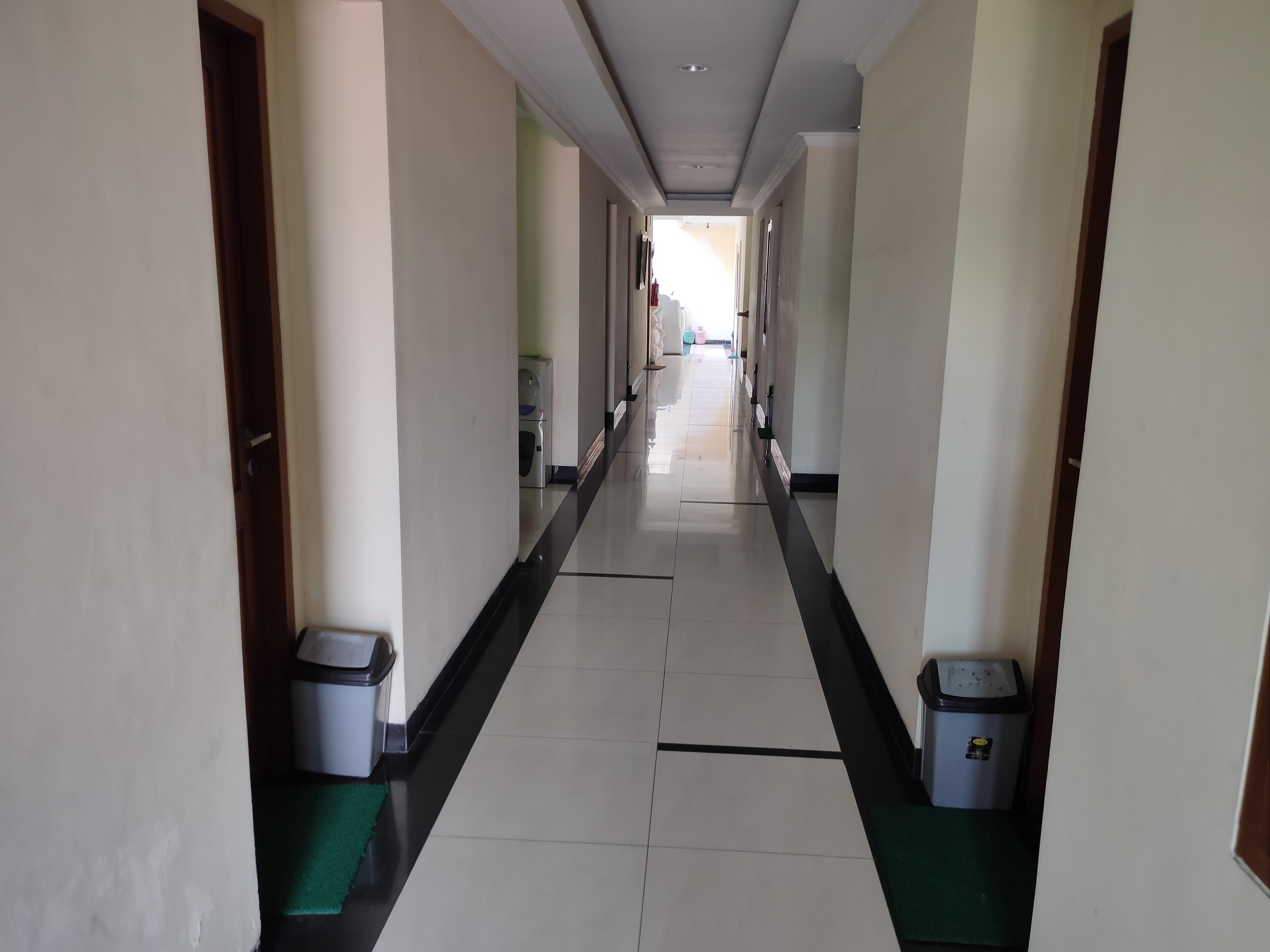 Hotel Oyo 3894 Karunia Muslim Syariah à Jakarta Extérieur photo