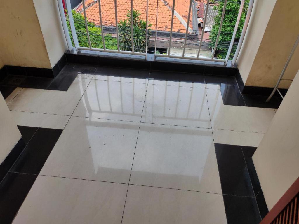 Hotel Oyo 3894 Karunia Muslim Syariah à Jakarta Extérieur photo